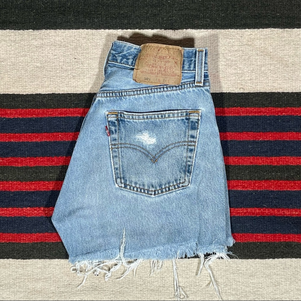 26w VTG 90s USA Levi’s 501 cutoffs